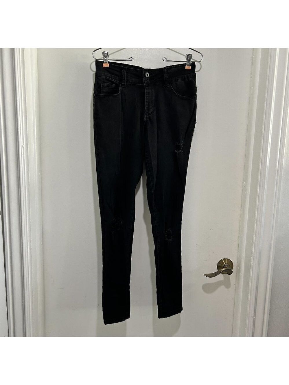 Ladies Tala skinny leg black jean Size 4